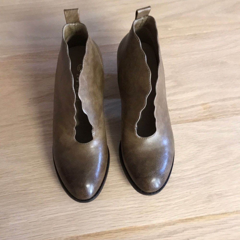 Taupe boots